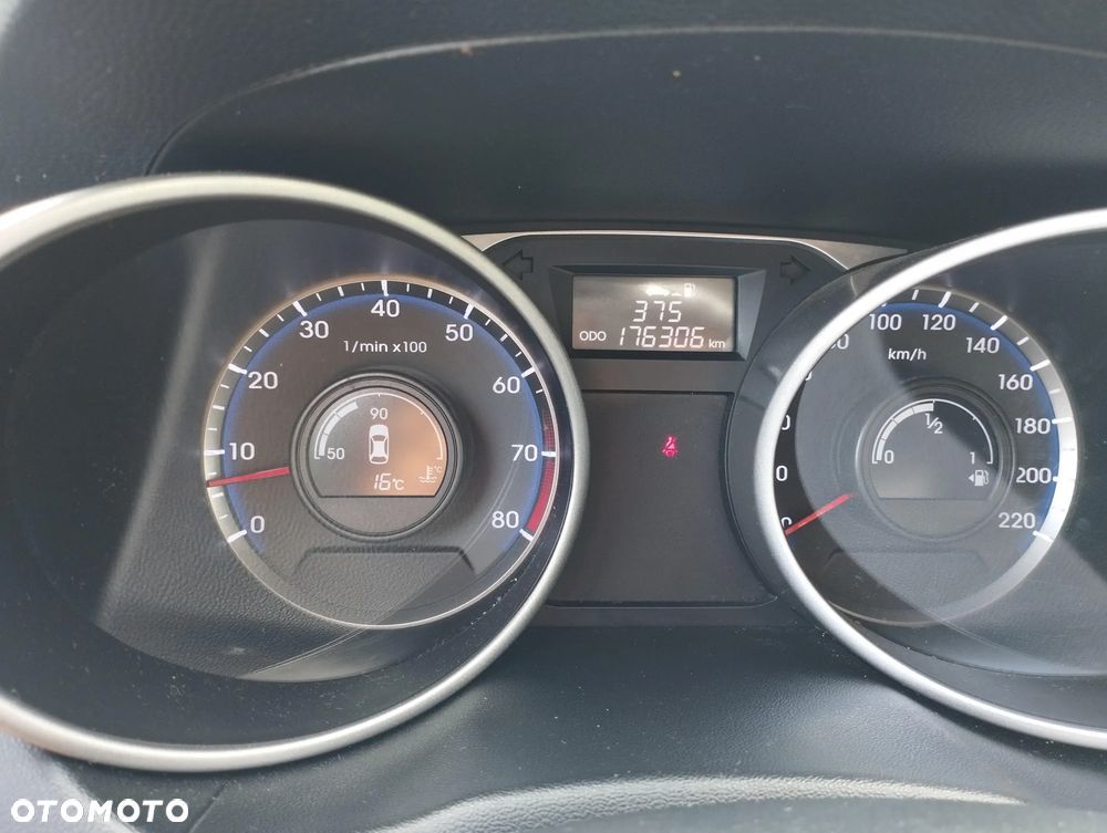 Hyundai ix35 1.6 2WD Fifa World Cup Edition - 16