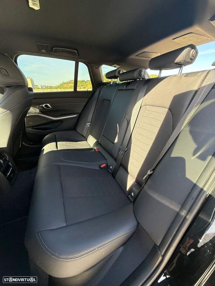 BMW 320 d Touring Aut. Sport Line - 12