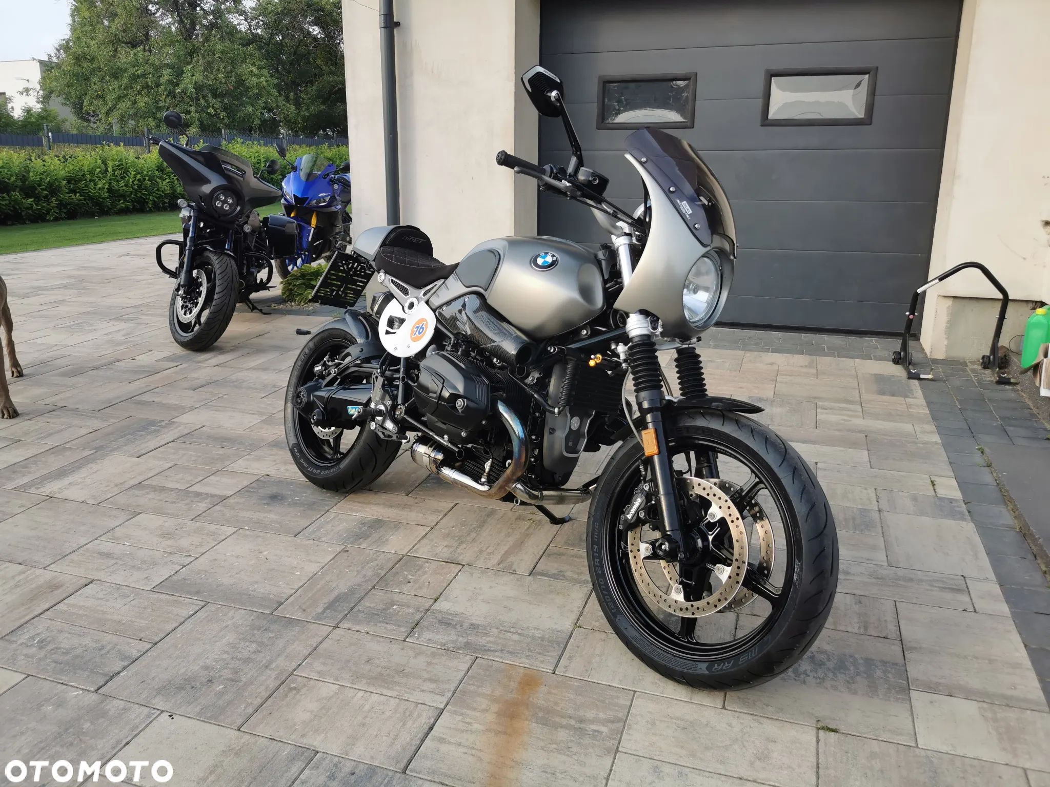 BMW R - 1