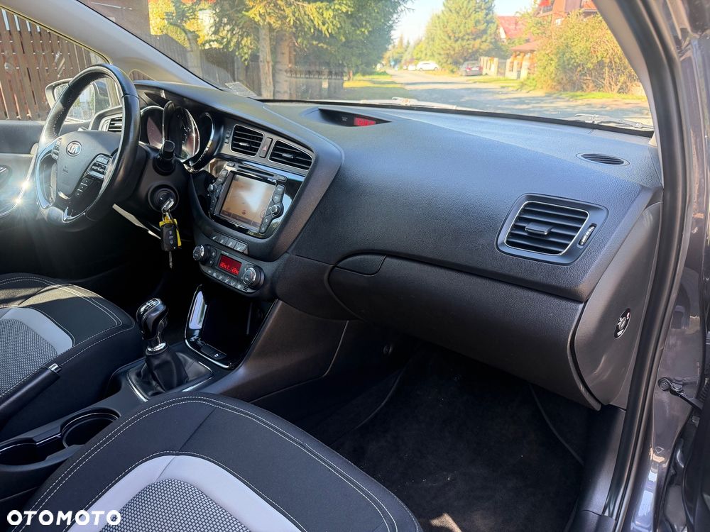 Kia Ceed 1.6 GDI Platinum Edition - 30