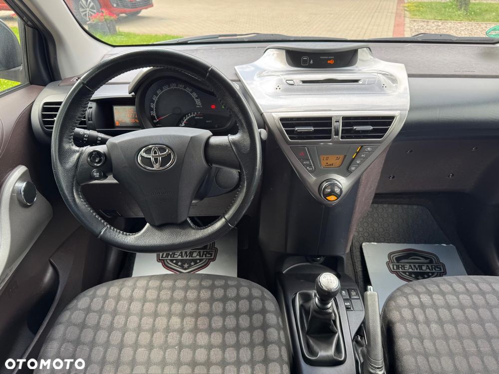 Toyota iQ - 17