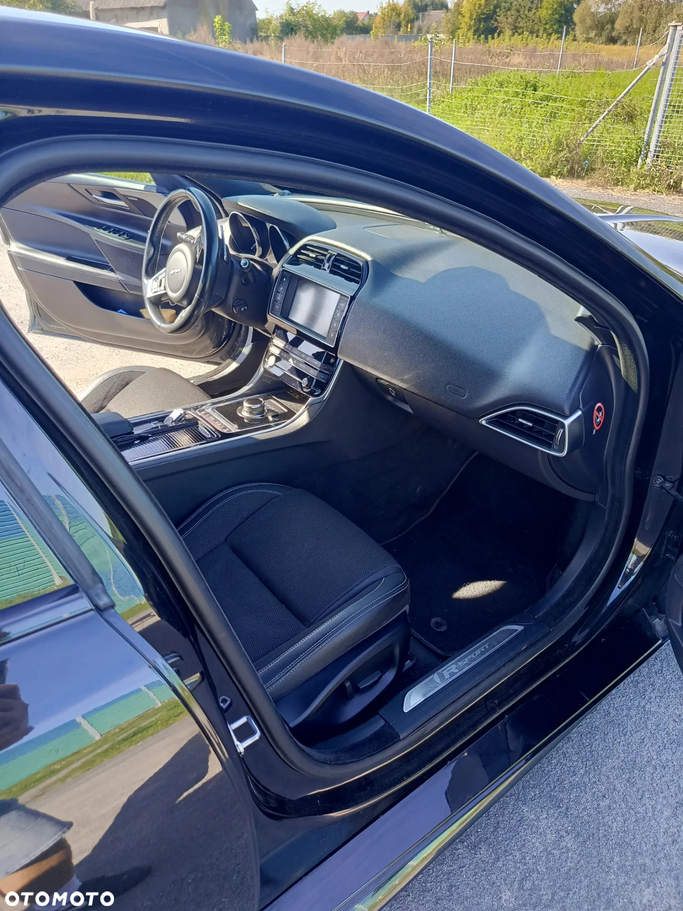 Jaguar XE 2.0 D R-Sport - 16