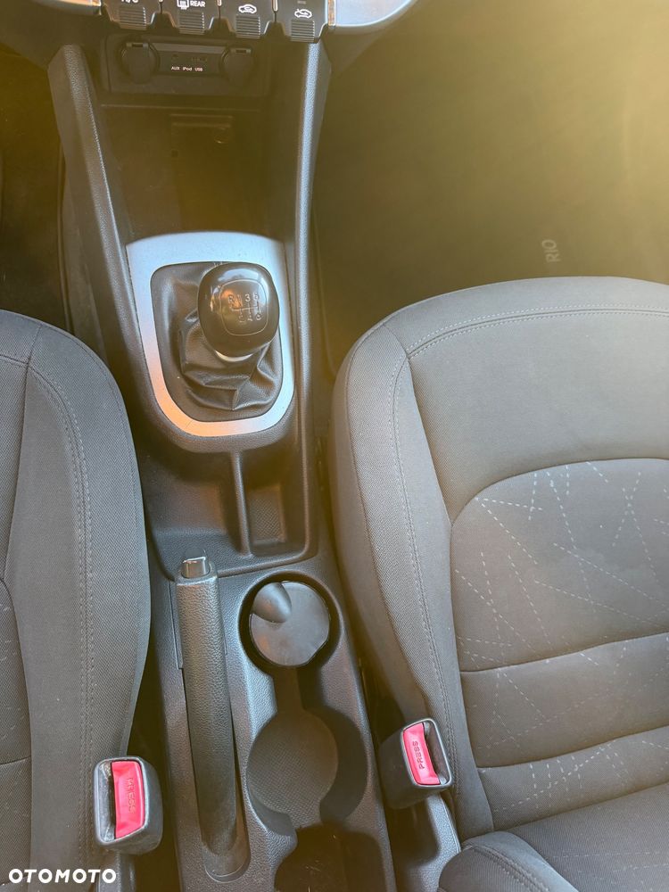 Kia Rio - 12