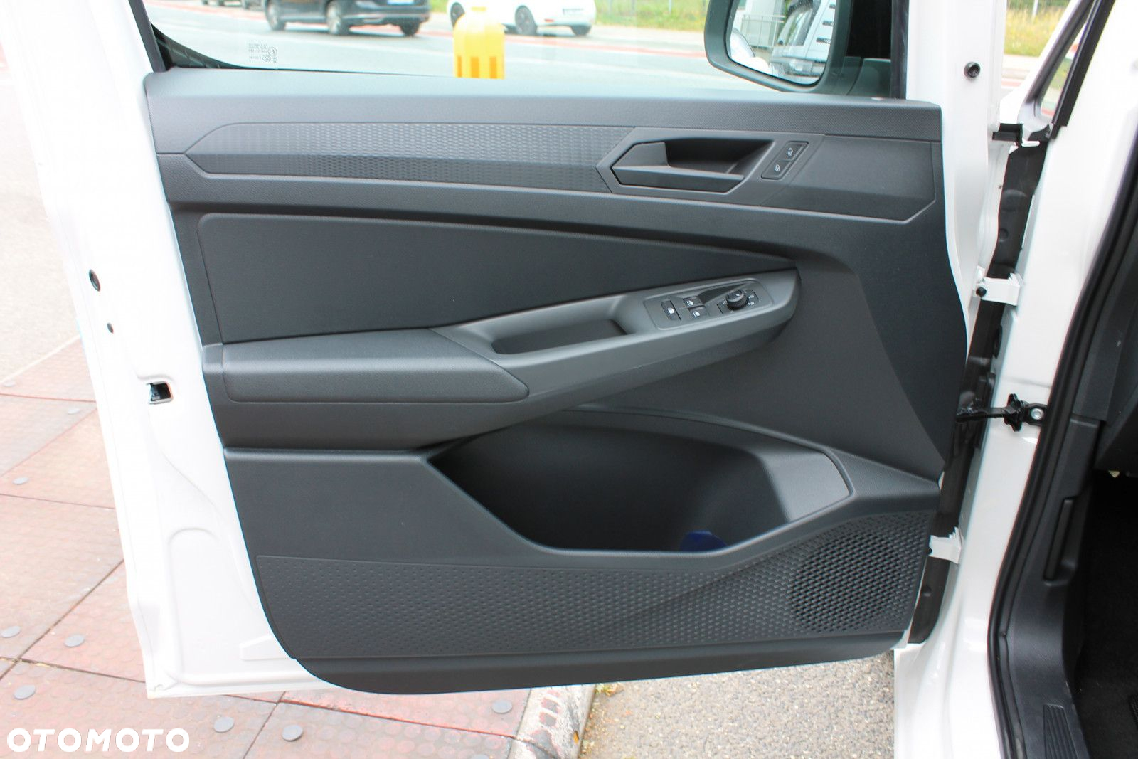 Volkswagen Caddy Maxi Cargo 2.0 TDI Manual - 10