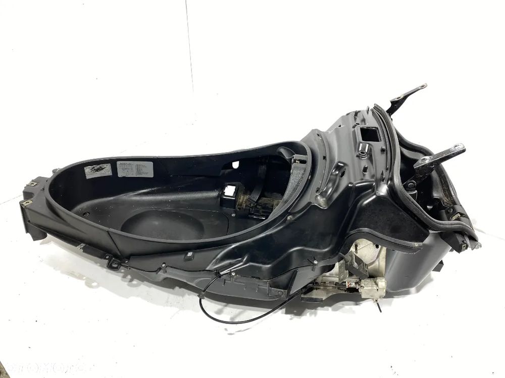 Kufer schowek Piaggio MP3 125 - 1
