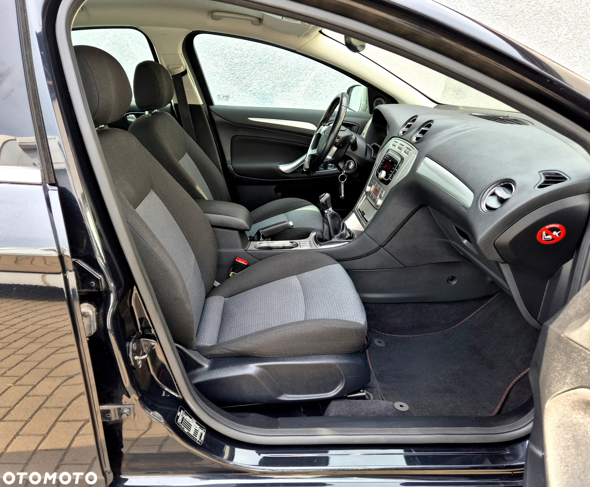 Ford Mondeo 1.6 Ghia - 29