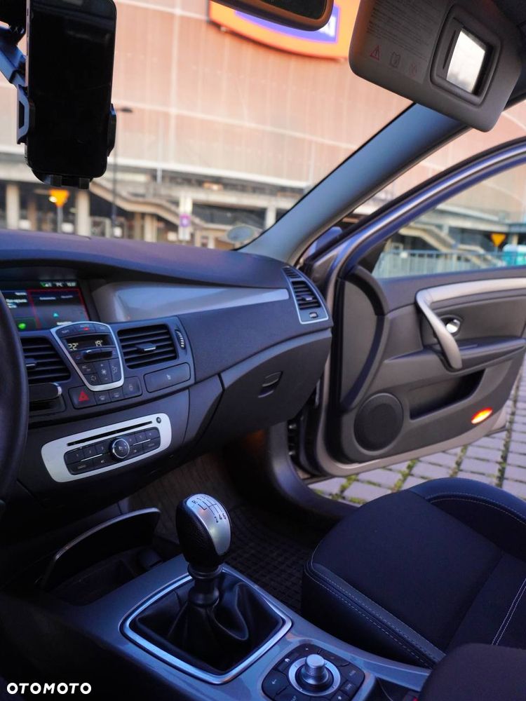 Renault Laguna dCi 110 FAP Paris - 7