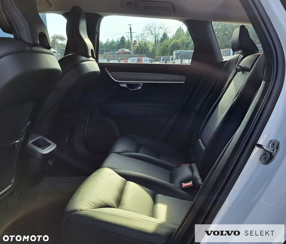 Volvo V90 Cross Country - 11