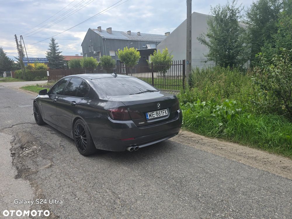 BMW Seria 5 525d xDrive - 4