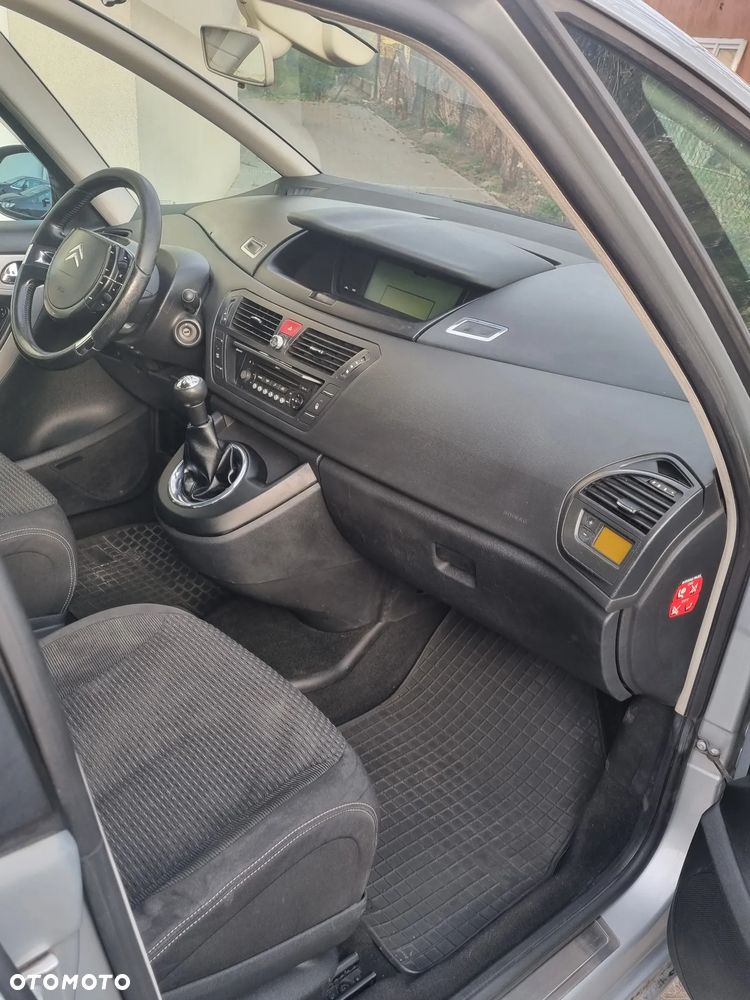 Citroën C4 Grand Picasso 1.8 16V Advance - 9