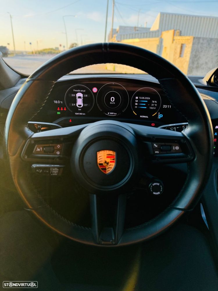 Porsche Taycan Cross Turismo - 11