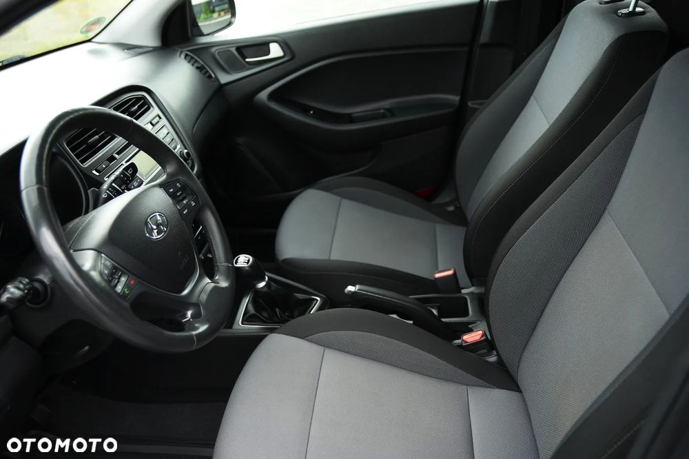 Hyundai i20 1.2 YES Gold - 23