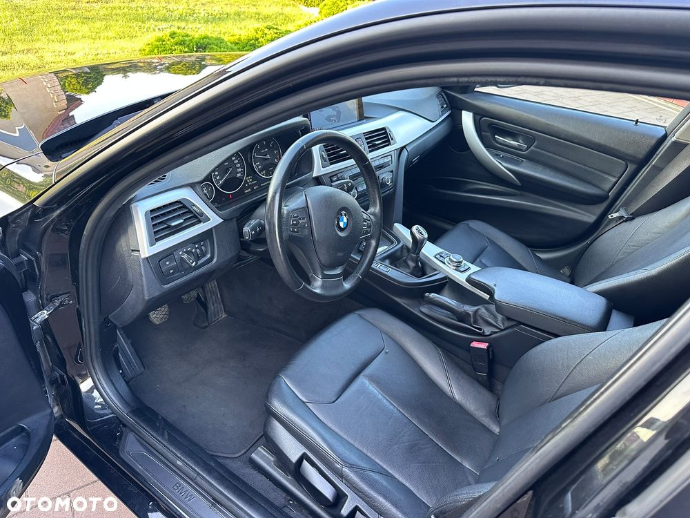BMW Seria 3 318d DPF Edition Exclusive - 16