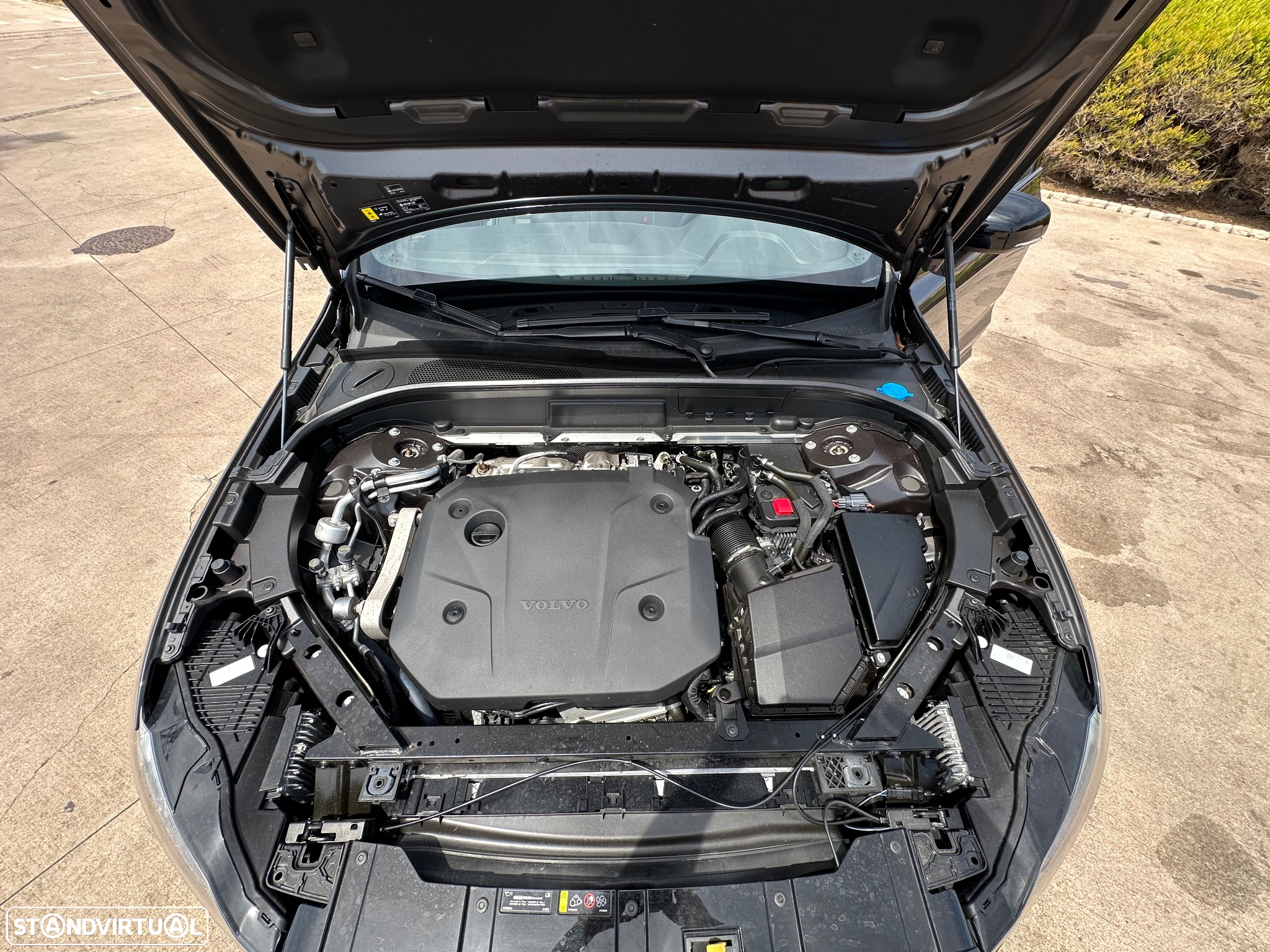 Volvo XC 60 2.0 B4 R-Design Geartronic - 25