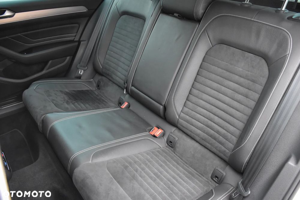 Volkswagen Passat 2.0 TDI SCR DSG 4Motion Elegance - 35