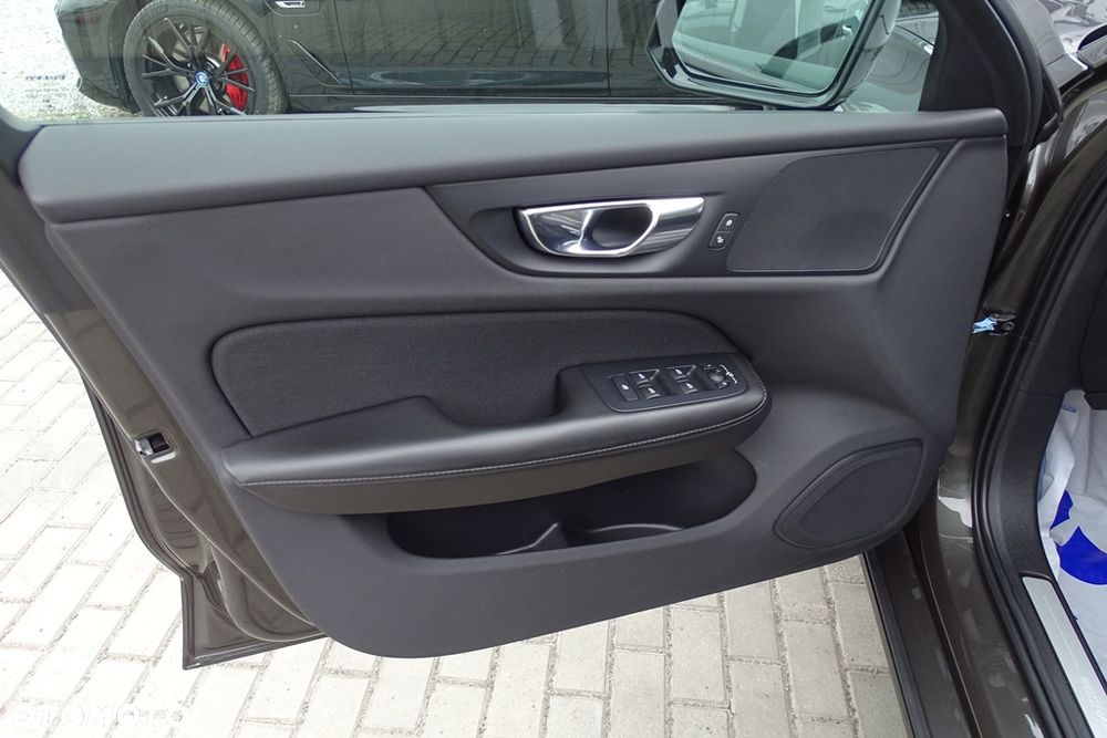 Volvo V60 T6 AWD Recharge Geartronic RDesign Expression - 22
