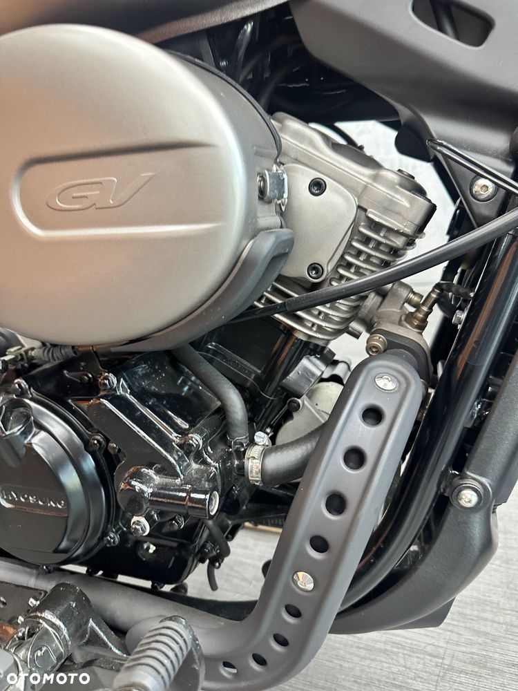 Hyosung GV - 12