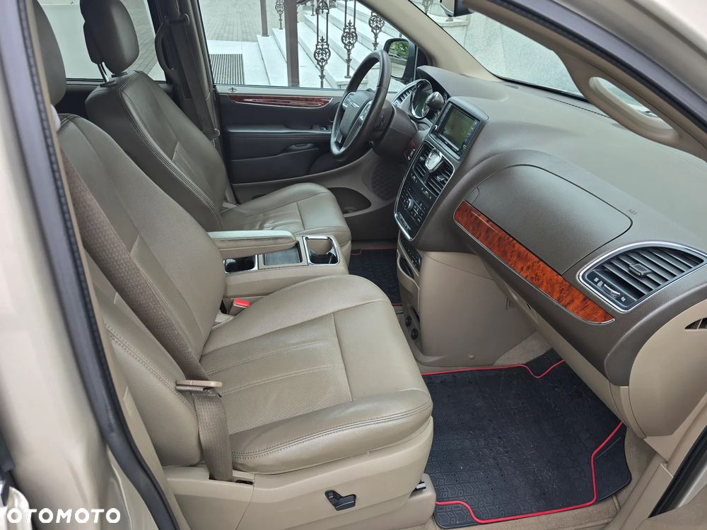 Chrysler Town & Country 3.6 Limited - 24
