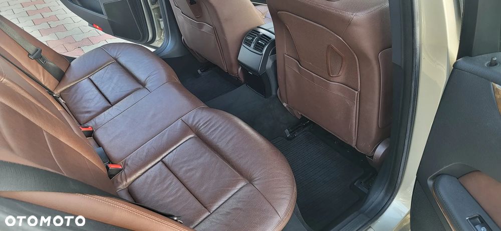 Mercedes-Benz Klasa E 250 CGI BlueEFFICIENCY Avantgarde - 19