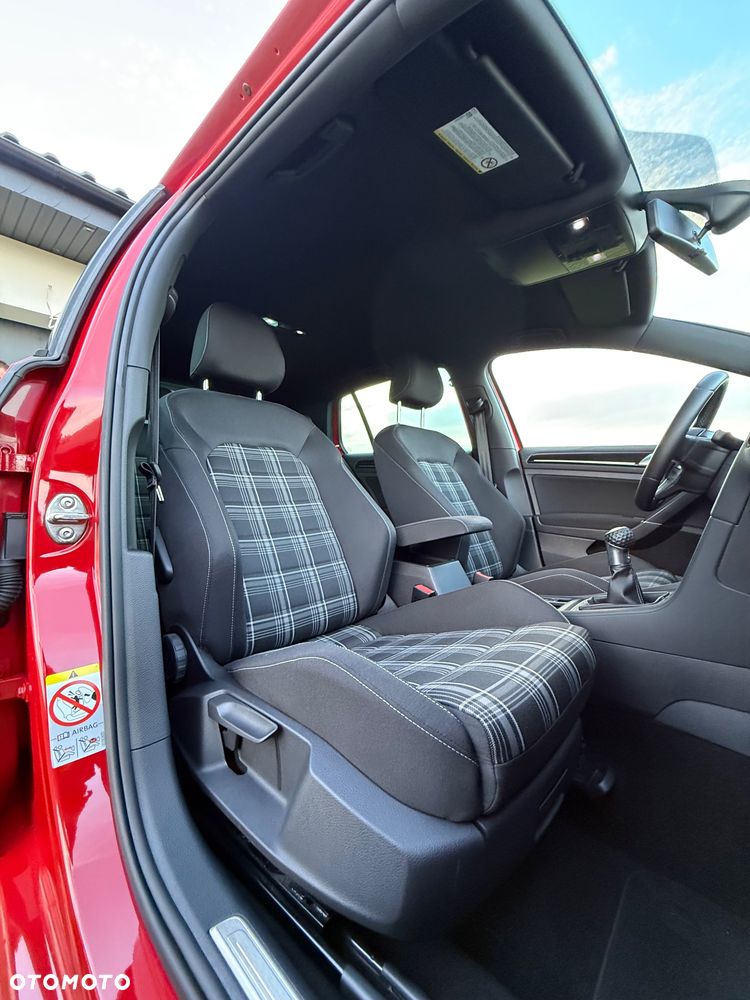 Volkswagen Golf - 30