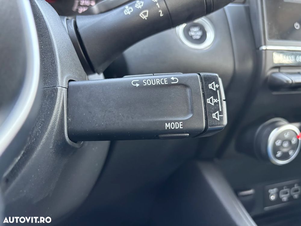 Renault Captur TCe 140 EDC GPF BUSINESS EDITION - 28