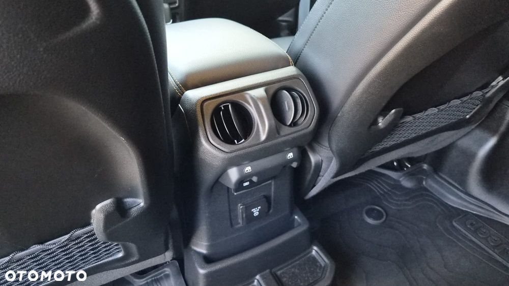 Jeep Wrangler Unlimited GME 2.0 Turbo Sahara - 37