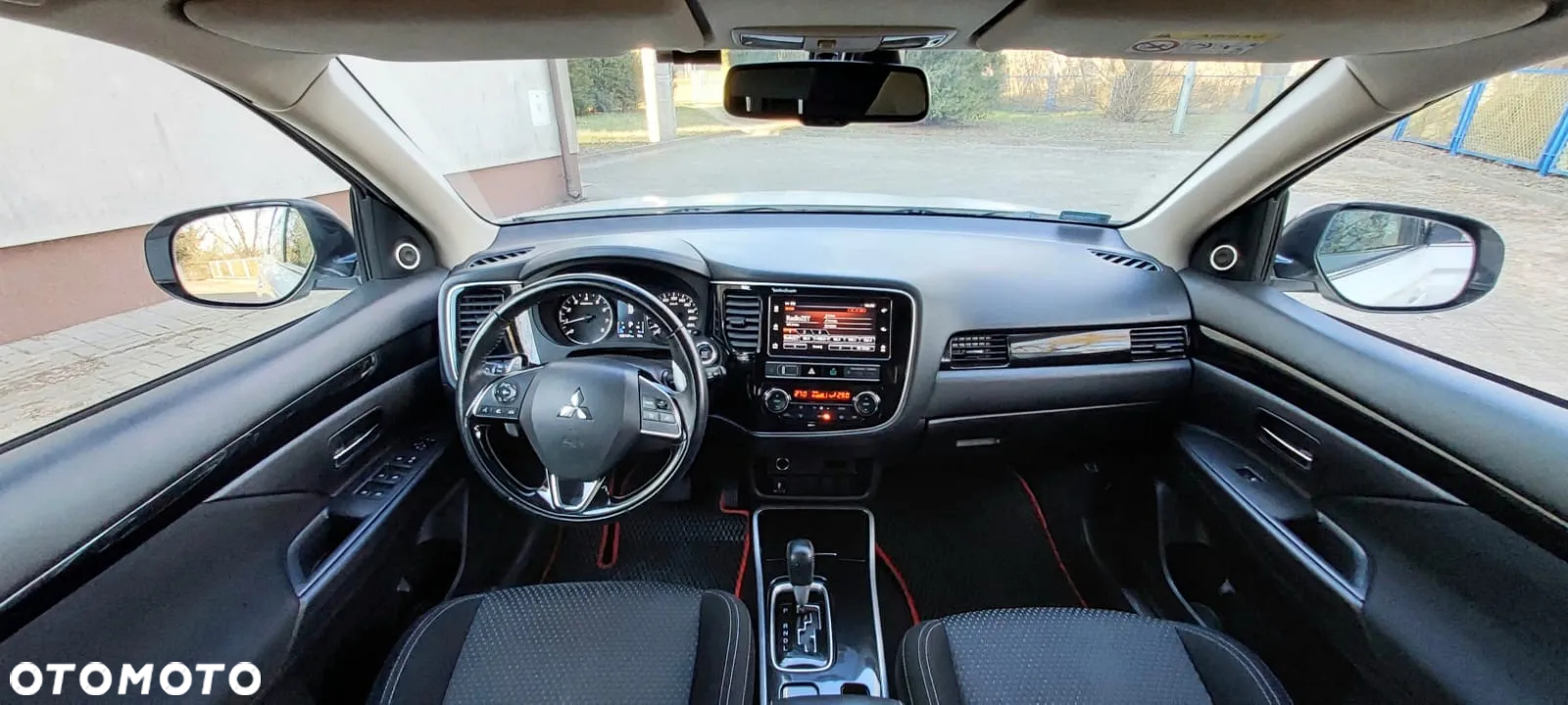 Mitsubishi Outlander 2.0 Instyle Navi 4WD CVT - 29