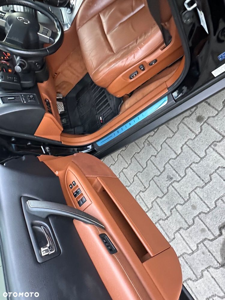 Infiniti FX - 12