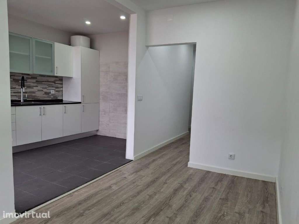 APARTAMENTO T1+1 NA RUA 26 DE JANEIRO - BAIXA DA BANHEIRA - Grande imagem: 4/17