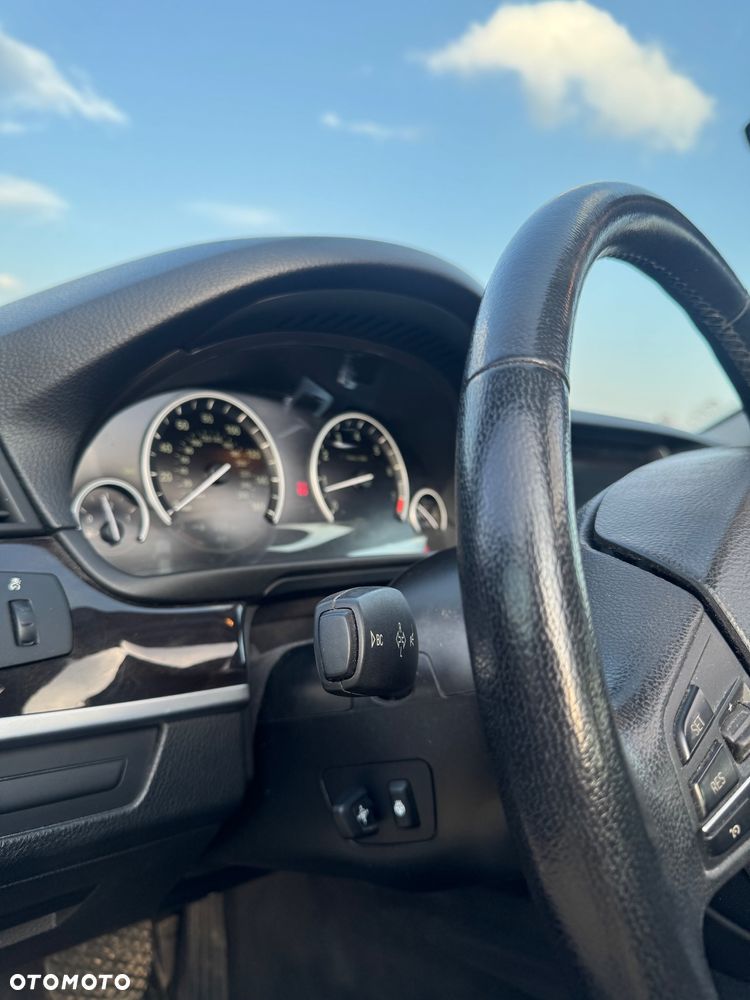 BMW Seria 5 535i xDrive Sport-Aut Luxury Line - 27
