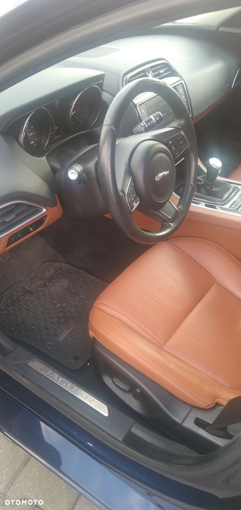 Jaguar XE E-Performance Prestige - 11