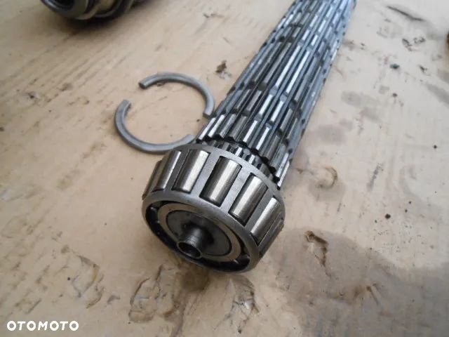 Wałek Z20/24 5180850 New Holland TM140 - 2