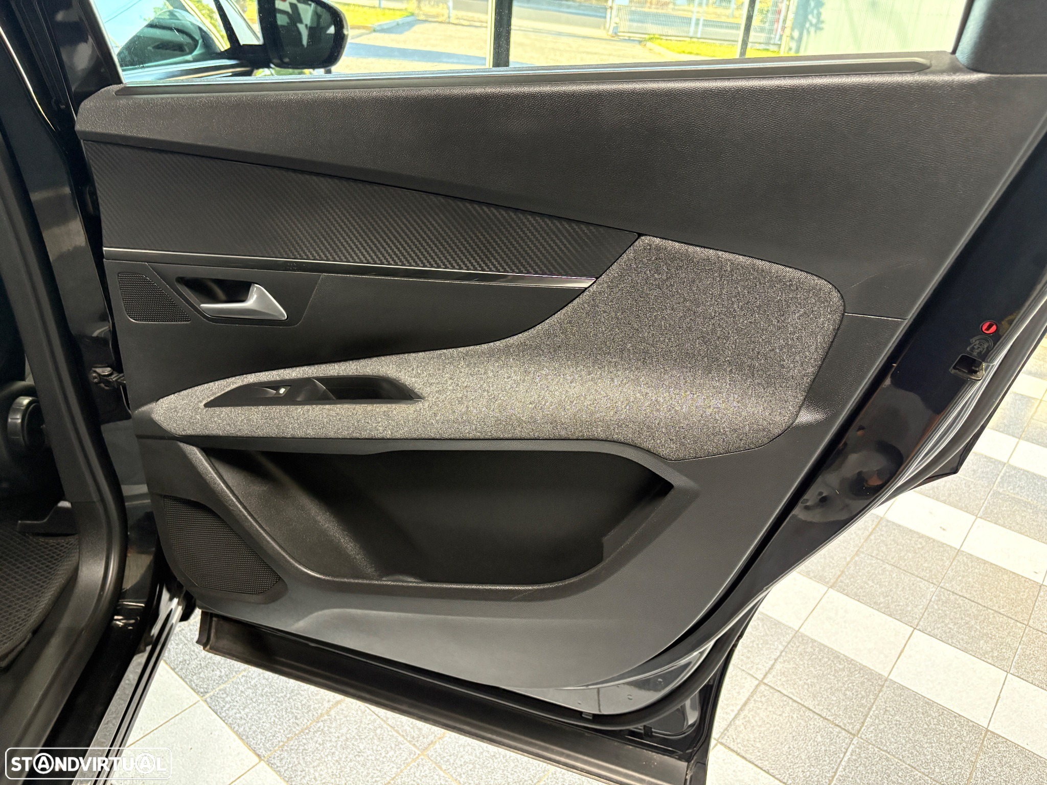 Peugeot 5008 1.6 HDi Allure J17 - 18