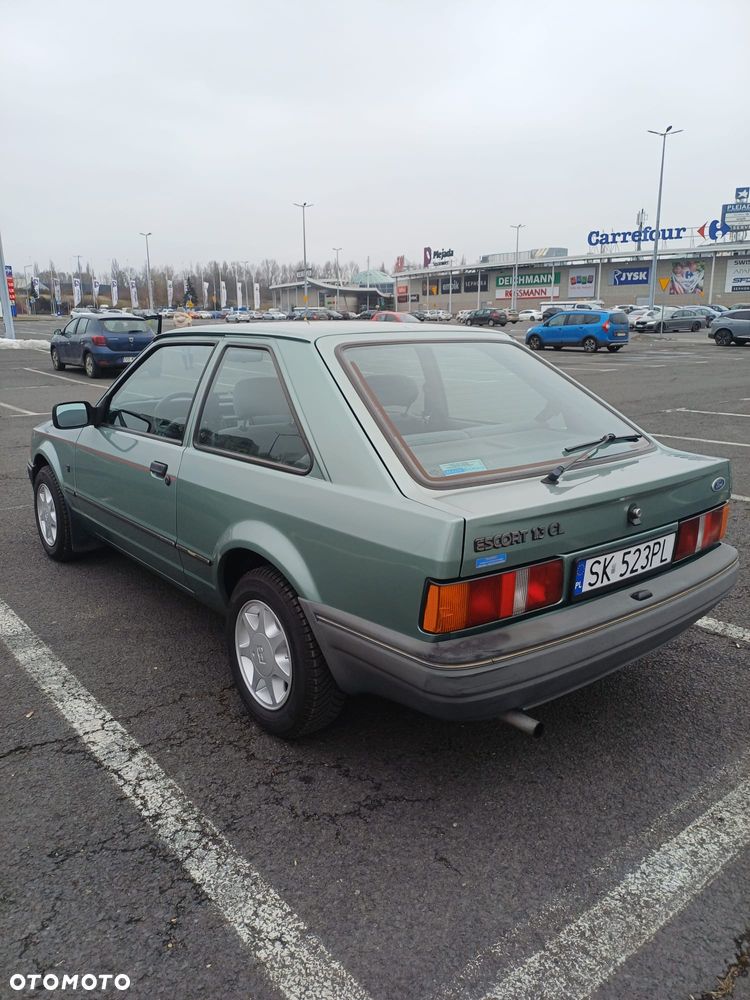 Ford Escort 1.3 C - 2