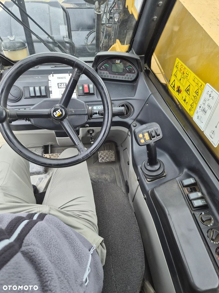 Caterpillar TH407C - 8