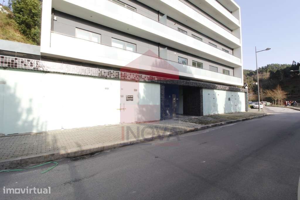 Vende-se Loja, Terras de Bouro, Braga - Grande imagem: 3/4