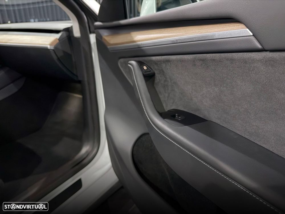 Tesla Model Y Long Range Dual Motor AWD - 33