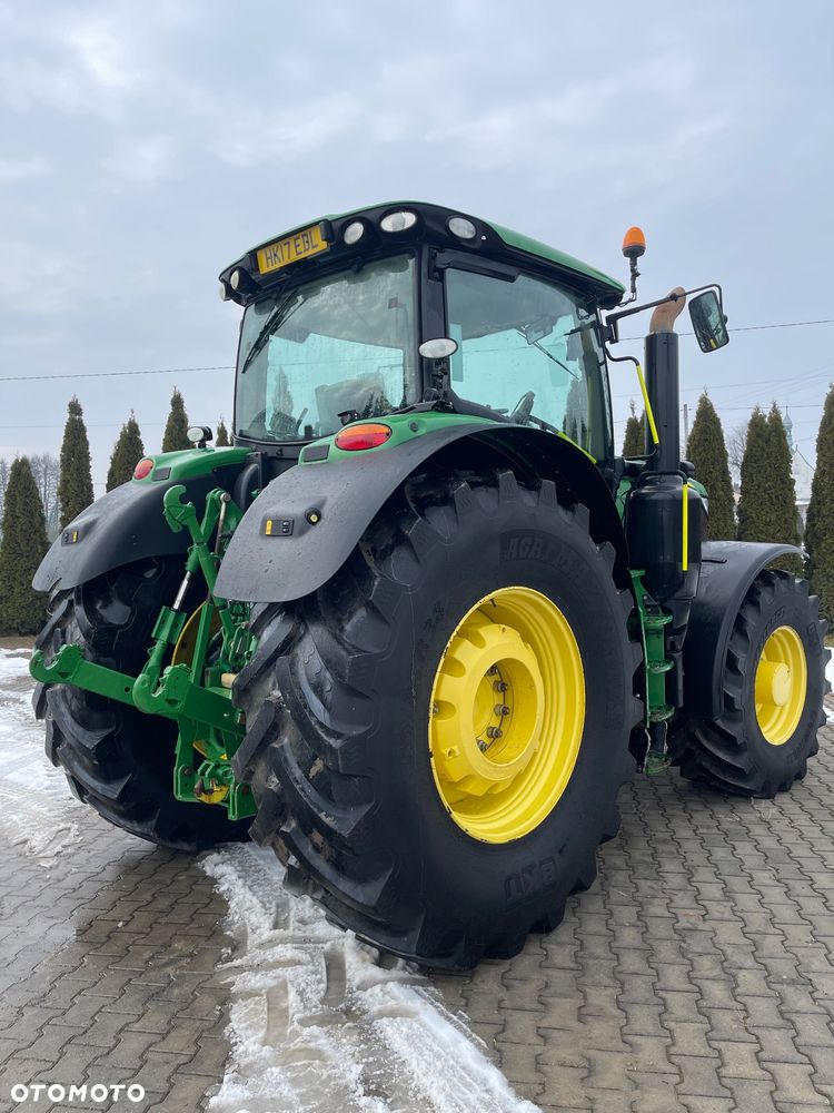 John Deere 6215R - 3