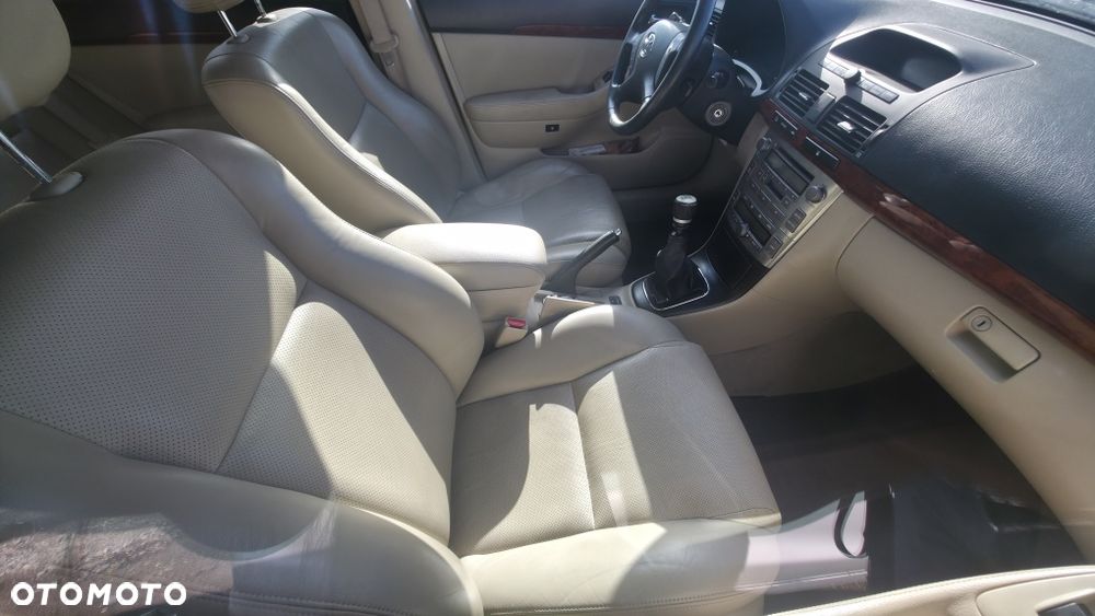 Toyota Avensis - 4