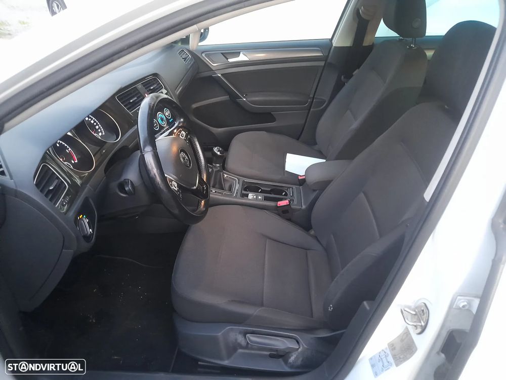 VW Golf 1.6 TDI Highline - 29
