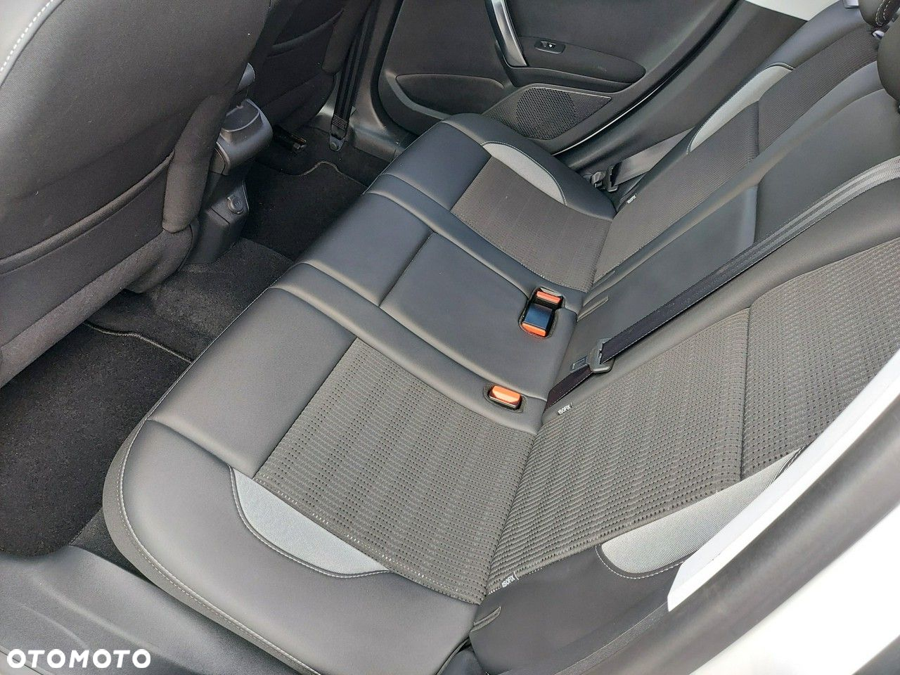 Peugeot 2008 - 12