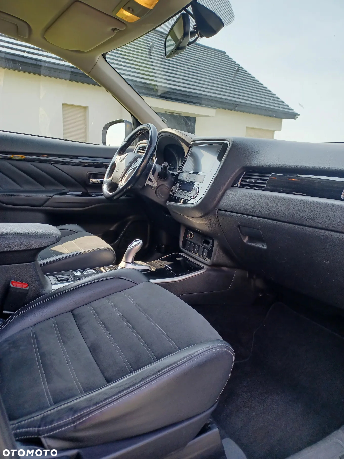 Mitsubishi Outlander 2.0 4WD Plug-In Hybrid Plus - 13
