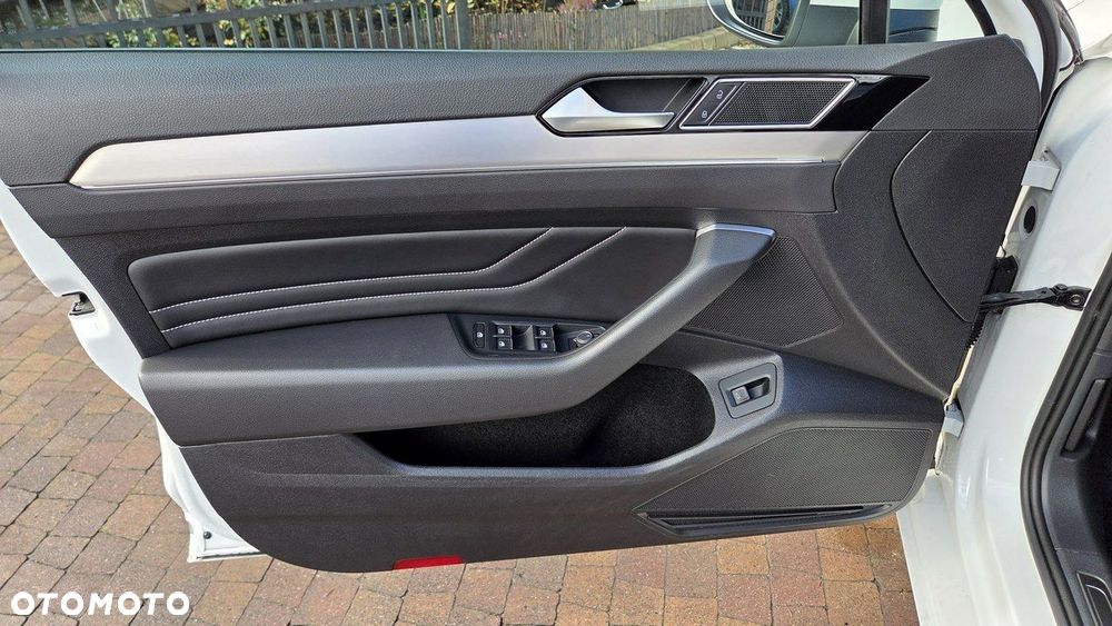 Volkswagen Passat 2.0 TSI Elegance DSG - 32