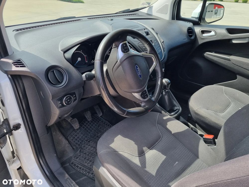 Ford Transit Courier - 10