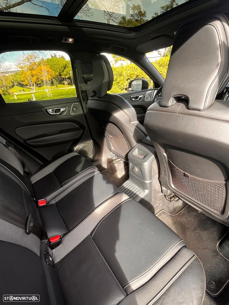 Volvo XC 60 2.0 T6 PHEV R-Design AWD - 12