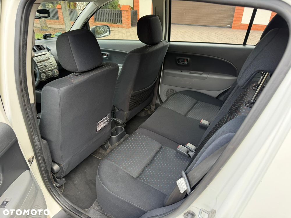 Daihatsu Sirion - 6