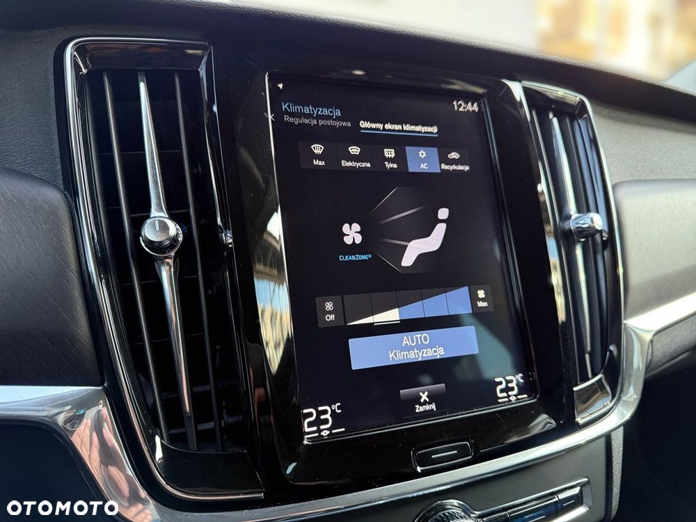 Volvo V90 Cross Country - 23