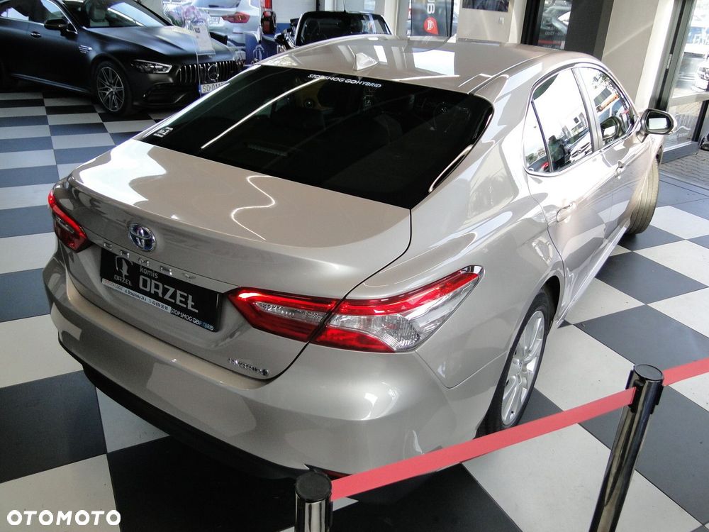 Toyota Camry - 6