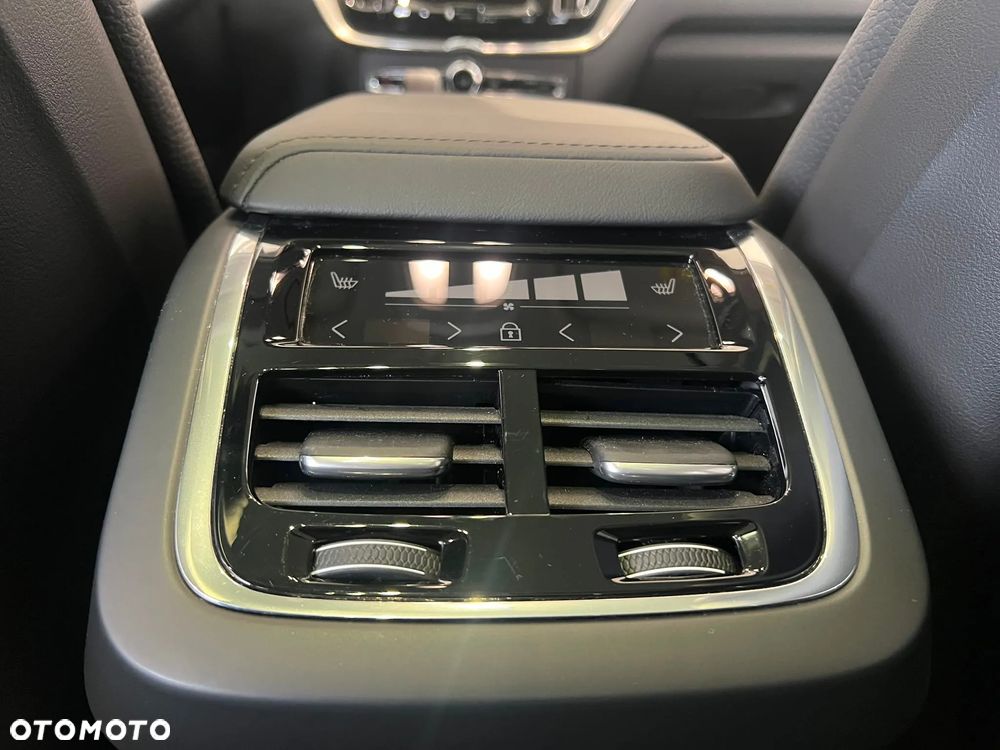 Volvo XC 60 B5 B AWD Ultimate Dark - 32