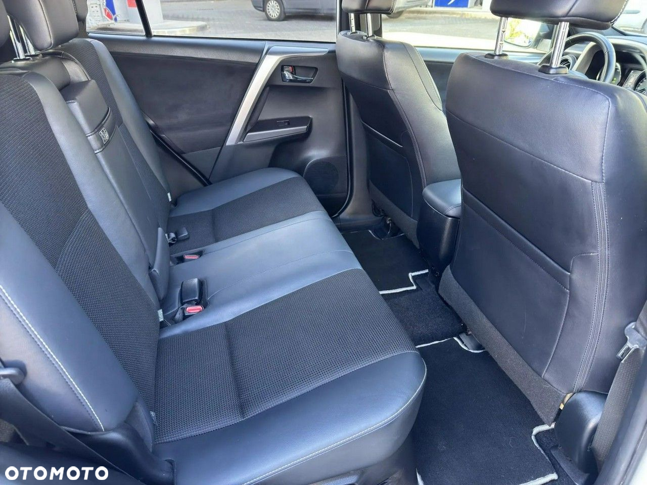 Toyota RAV4 - 12